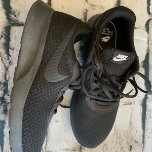 Nike Tanjun size 9US